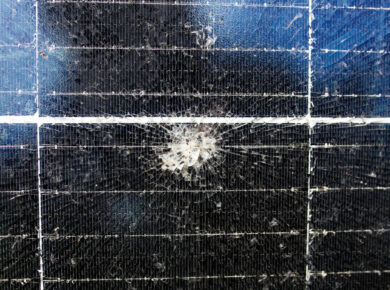 Solarzelle zerstört durch Witterungseinfluss